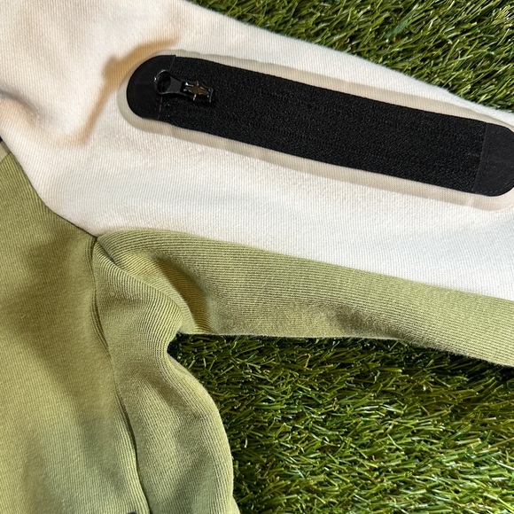 Nike Kids Olive and White Tech Hoodie Jacket Raincoat - Picture 4 of 7